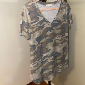Camo Short Sleeve V Neck Top Size Small Brand A.gain